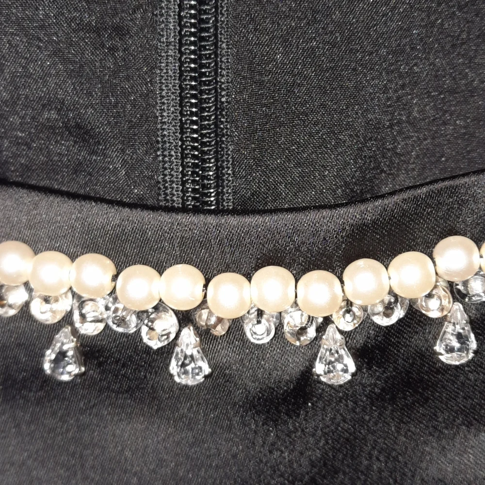 NIPÓN Satin Sheath Dress Pearl Rhinestone Collar LBD Sophisticate Black 14 - Picture 2 of 5